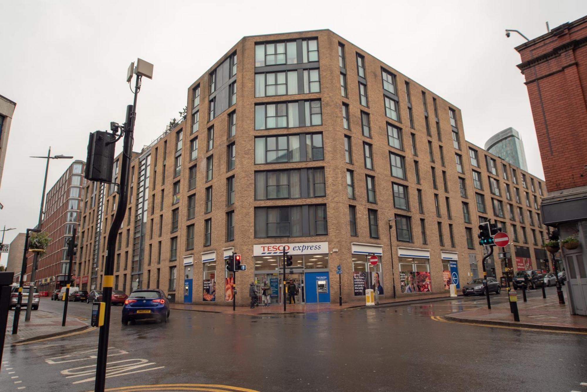 Two-Bedroom Luxury Apartment With Workspace, Free Secure Parking & Coffee Birmingham Esterno foto