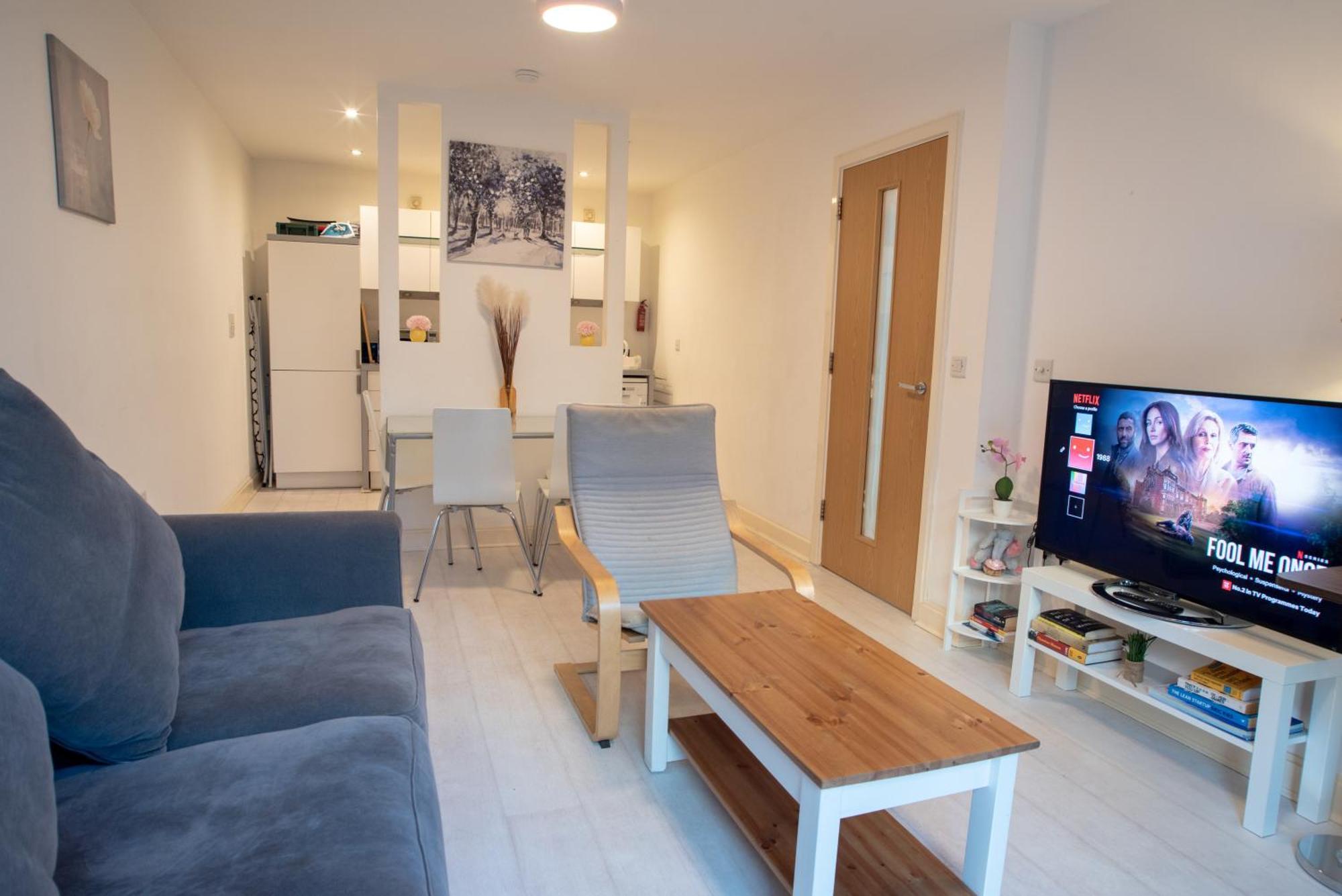 Two-Bedroom Luxury Apartment With Workspace, Free Secure Parking & Coffee Birmingham Esterno foto