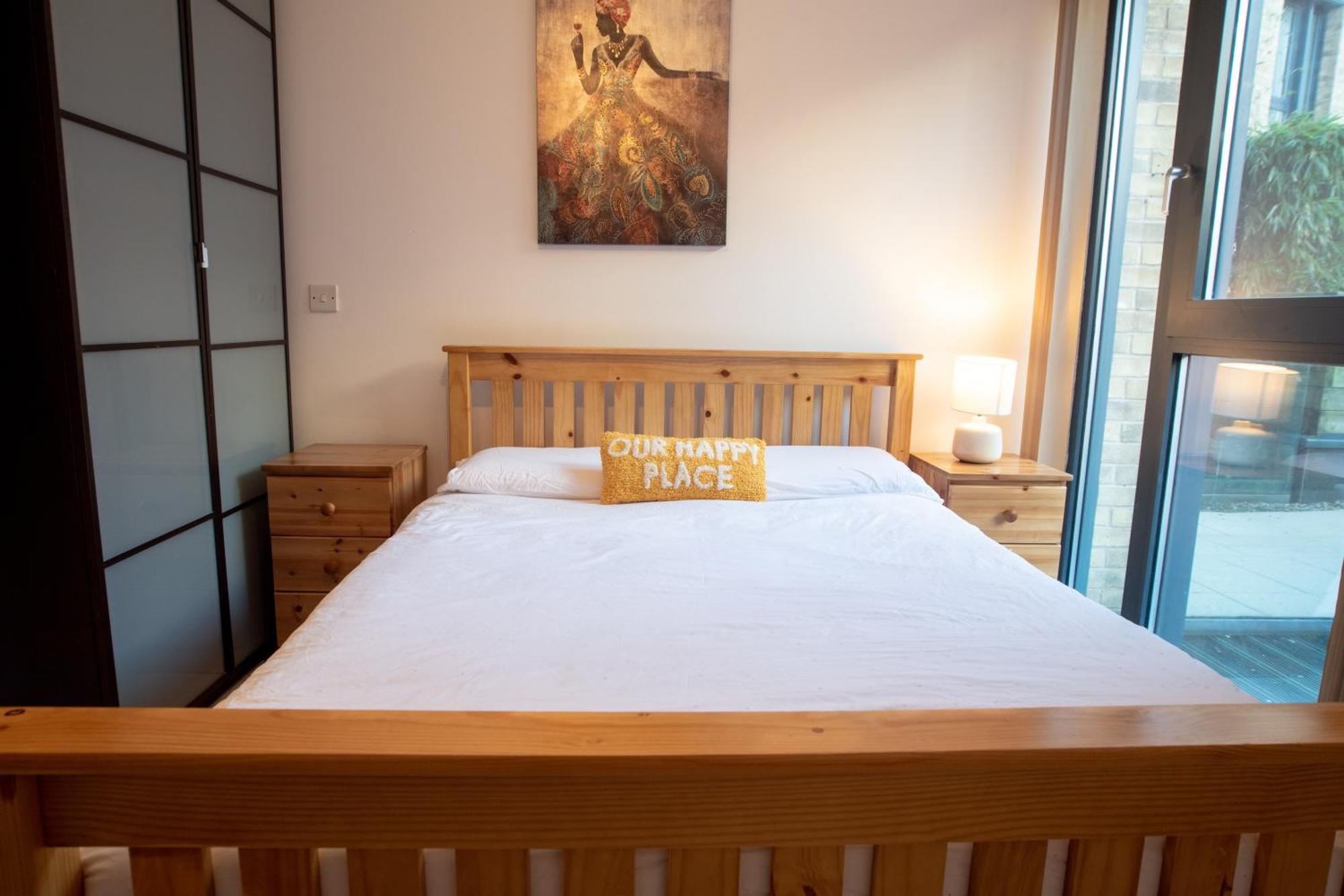 Two-Bedroom Luxury Apartment With Workspace, Free Secure Parking & Coffee Birmingham Esterno foto