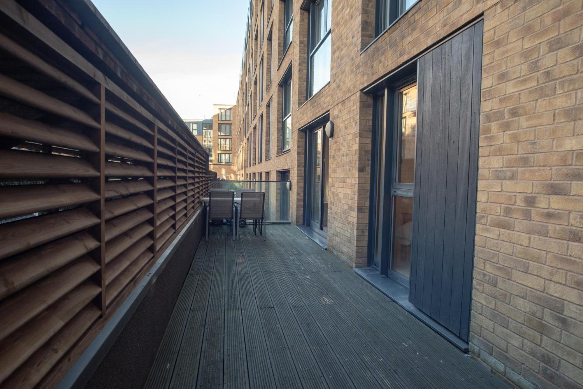 Two-Bedroom Luxury Apartment With Workspace, Free Secure Parking & Coffee Birmingham Esterno foto