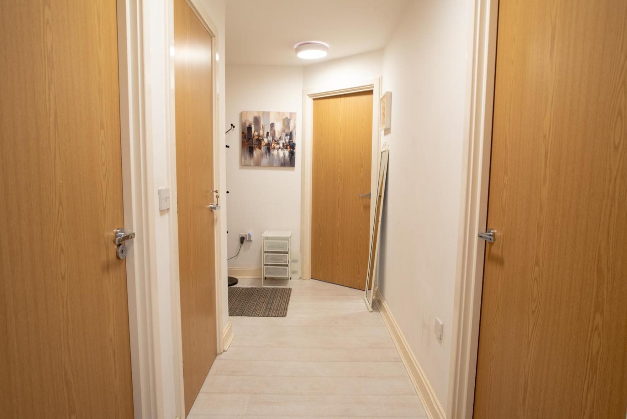 Two-Bedroom Luxury Apartment With Workspace, Free Secure Parking & Coffee Birmingham Esterno foto