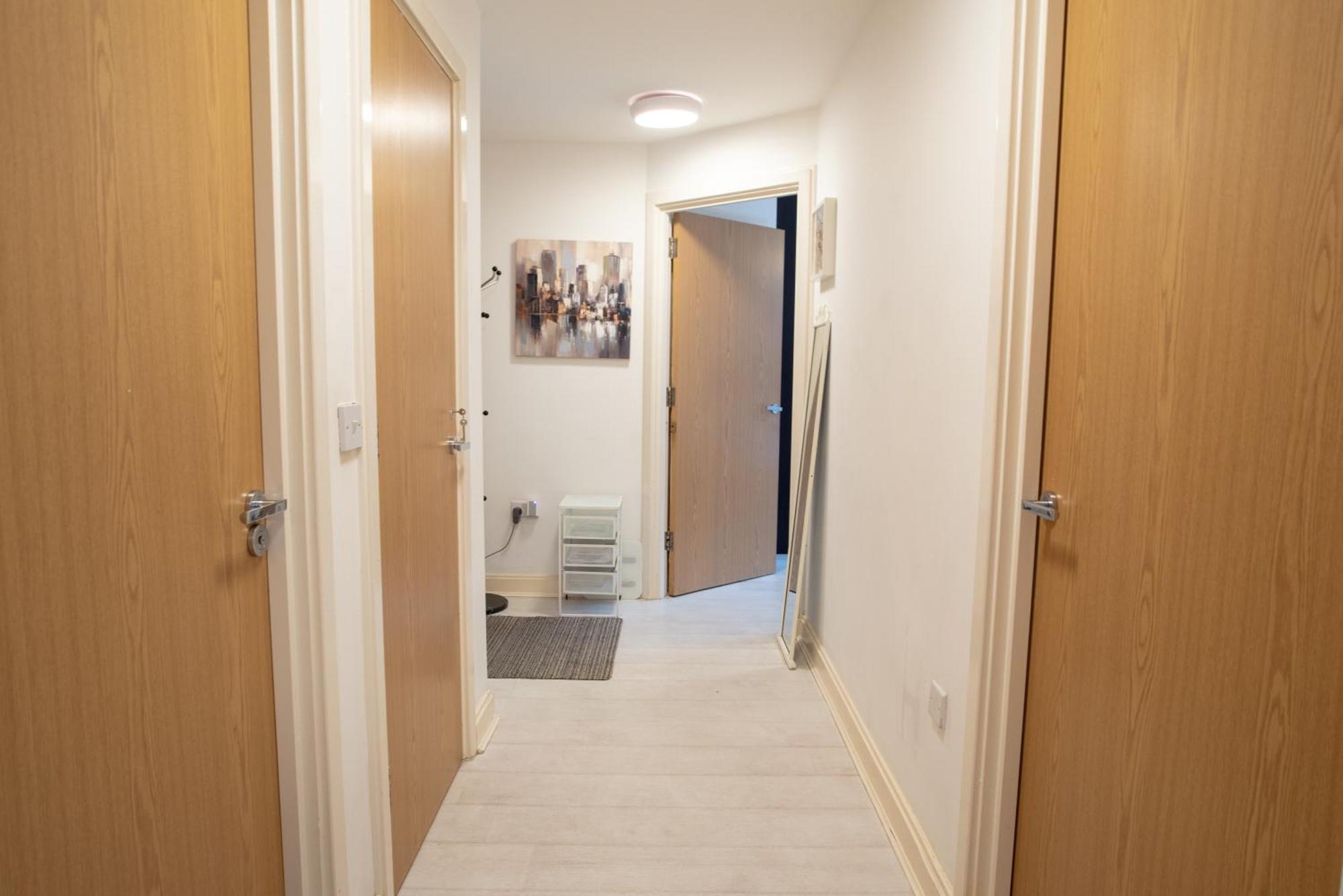 Two-Bedroom Luxury Apartment With Workspace, Free Secure Parking & Coffee Birmingham Esterno foto