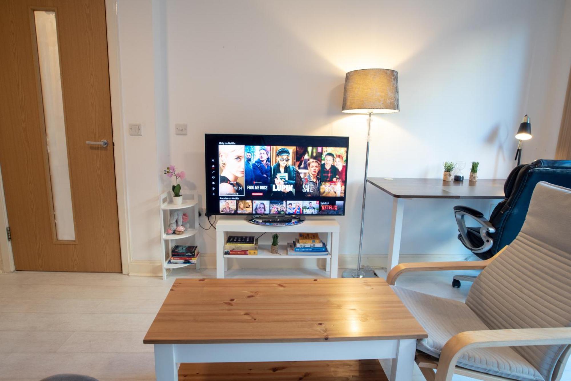 Two-Bedroom Luxury Apartment With Workspace, Free Secure Parking & Coffee Birmingham Esterno foto