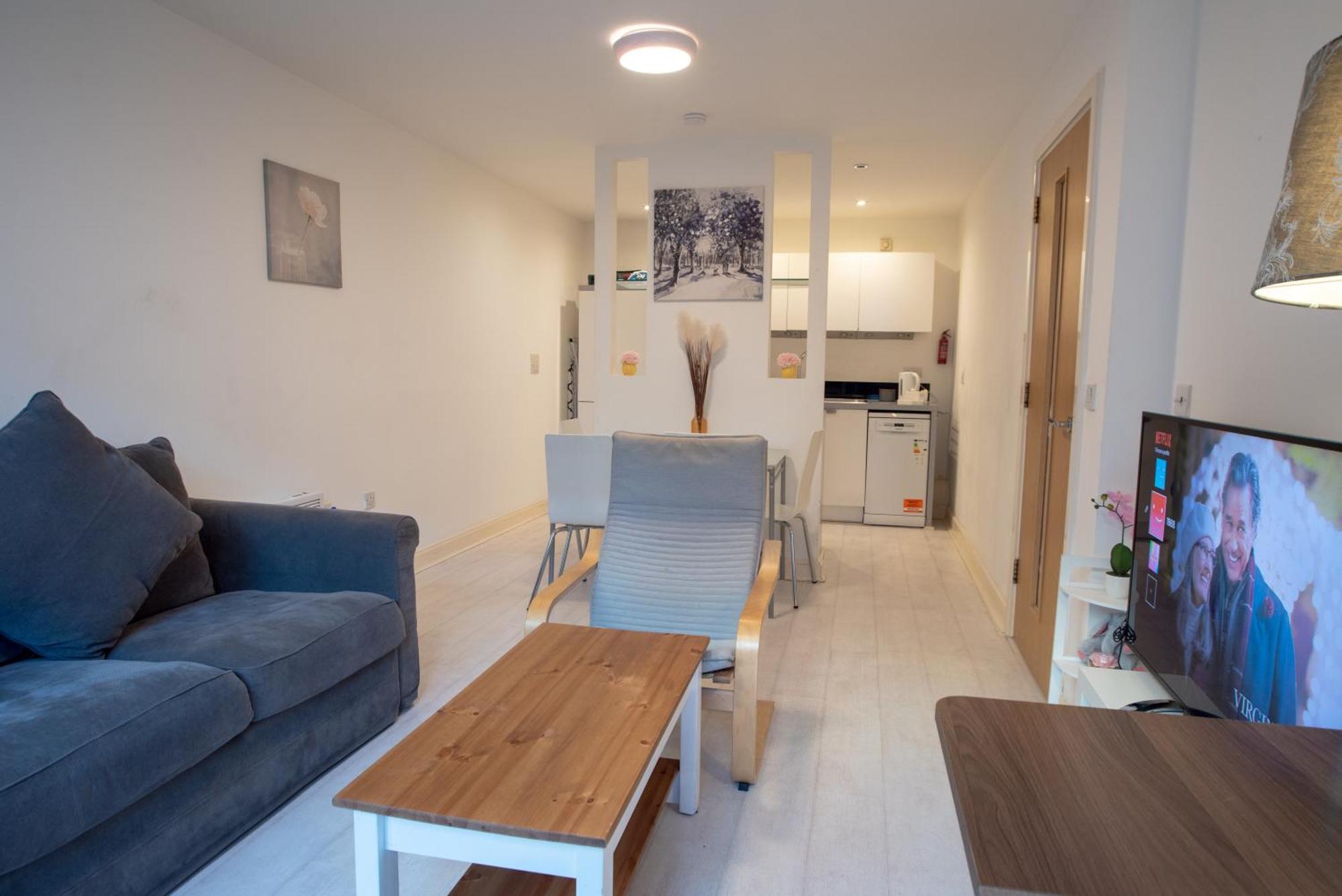 Two-Bedroom Luxury Apartment With Workspace, Free Secure Parking & Coffee Birmingham Esterno foto
