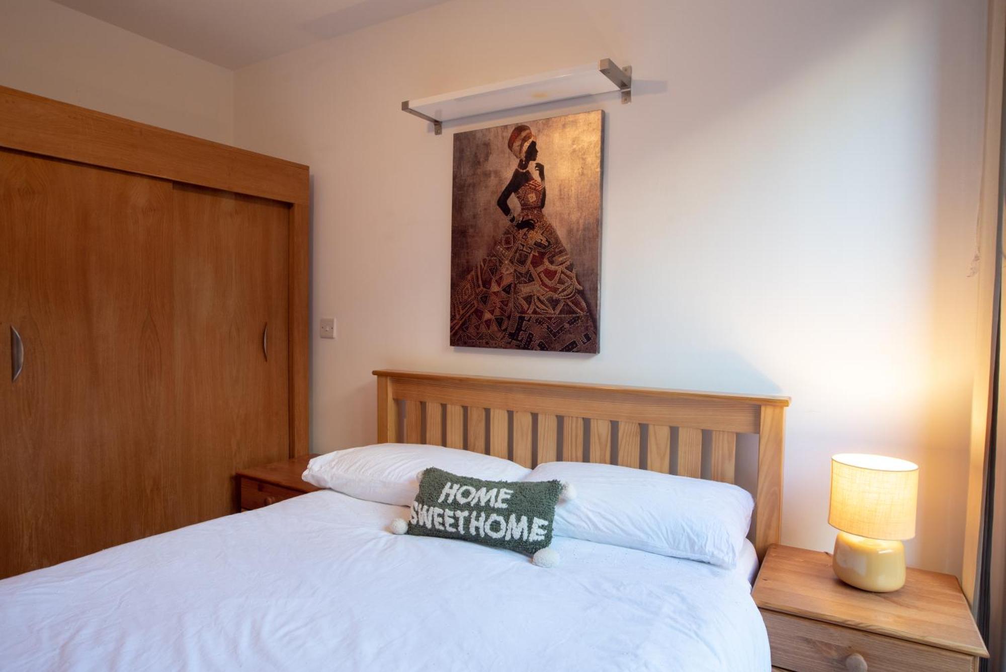 Two-Bedroom Luxury Apartment With Workspace, Free Secure Parking & Coffee Birmingham Esterno foto