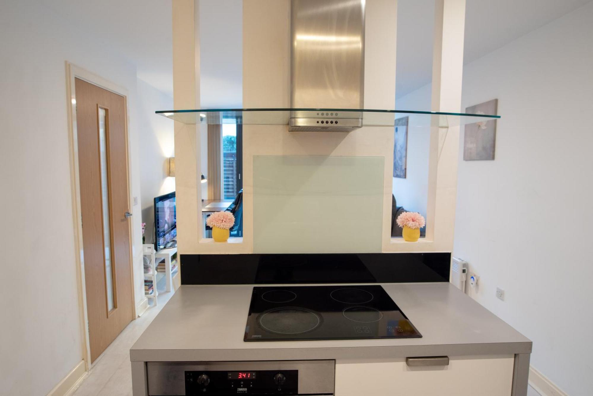 Two-Bedroom Luxury Apartment With Workspace, Free Secure Parking & Coffee Birmingham Esterno foto