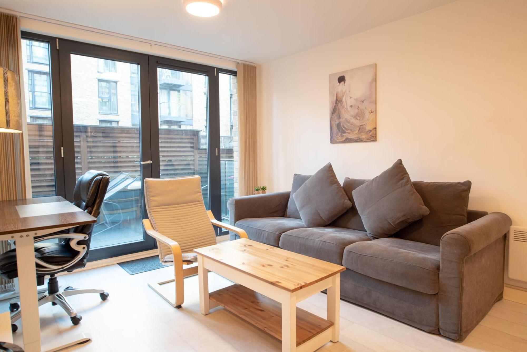 Two-Bedroom Luxury Apartment With Workspace, Free Secure Parking & Coffee Birmingham Esterno foto