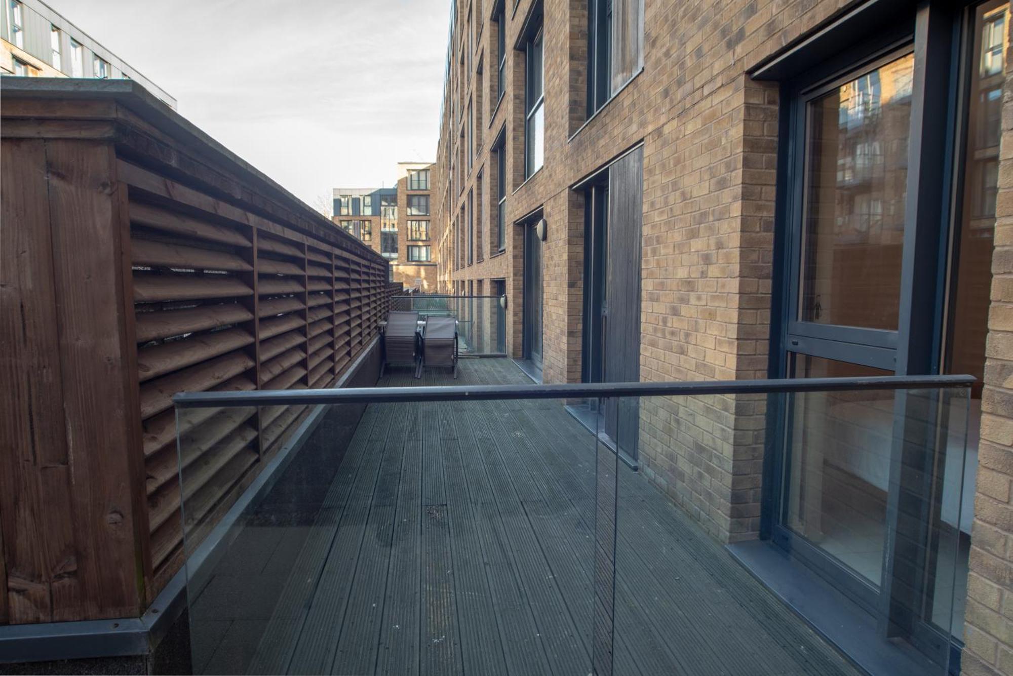 Two-Bedroom Luxury Apartment With Workspace, Free Secure Parking & Coffee Birmingham Esterno foto