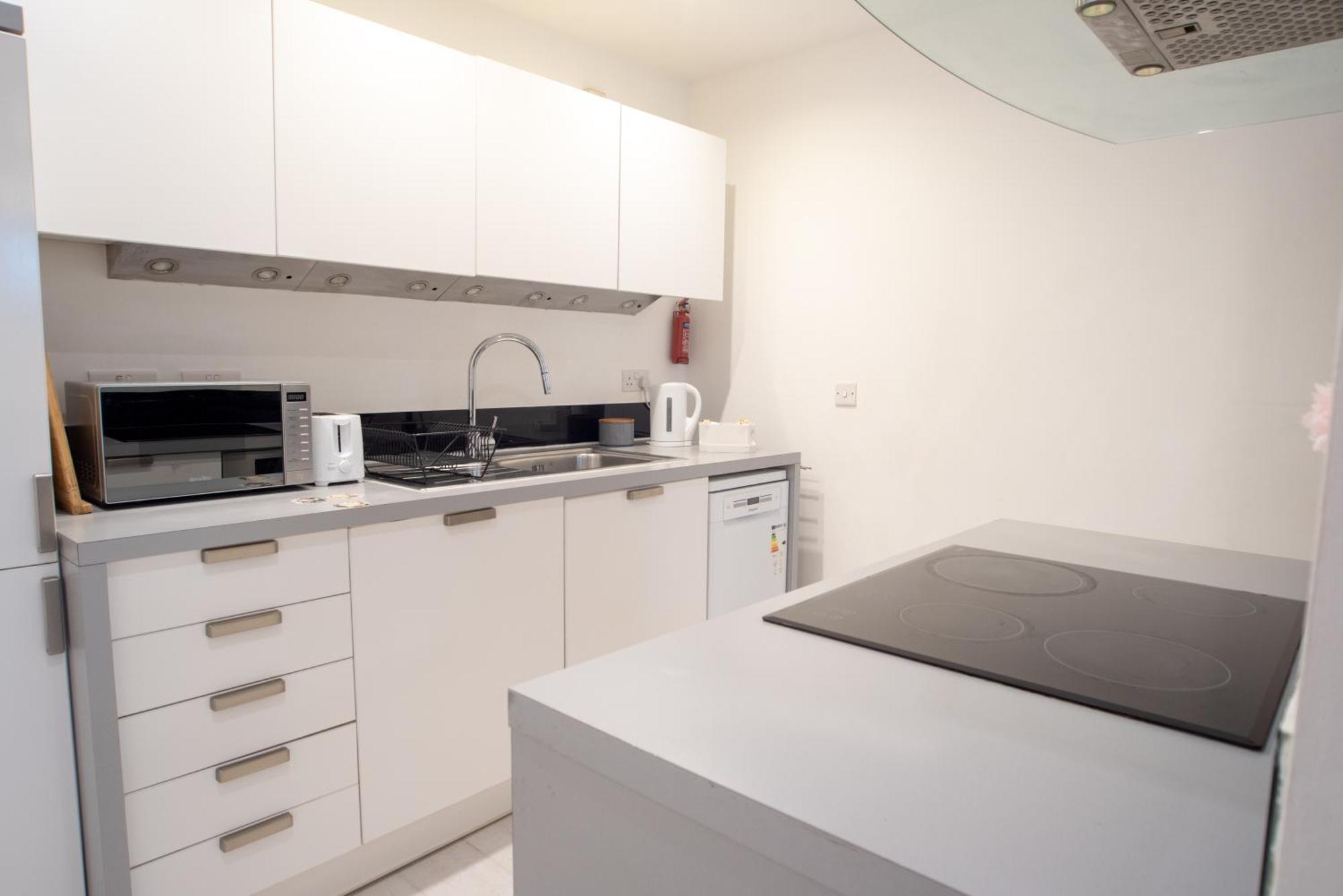 Two-Bedroom Luxury Apartment With Workspace, Free Secure Parking & Coffee Birmingham Esterno foto