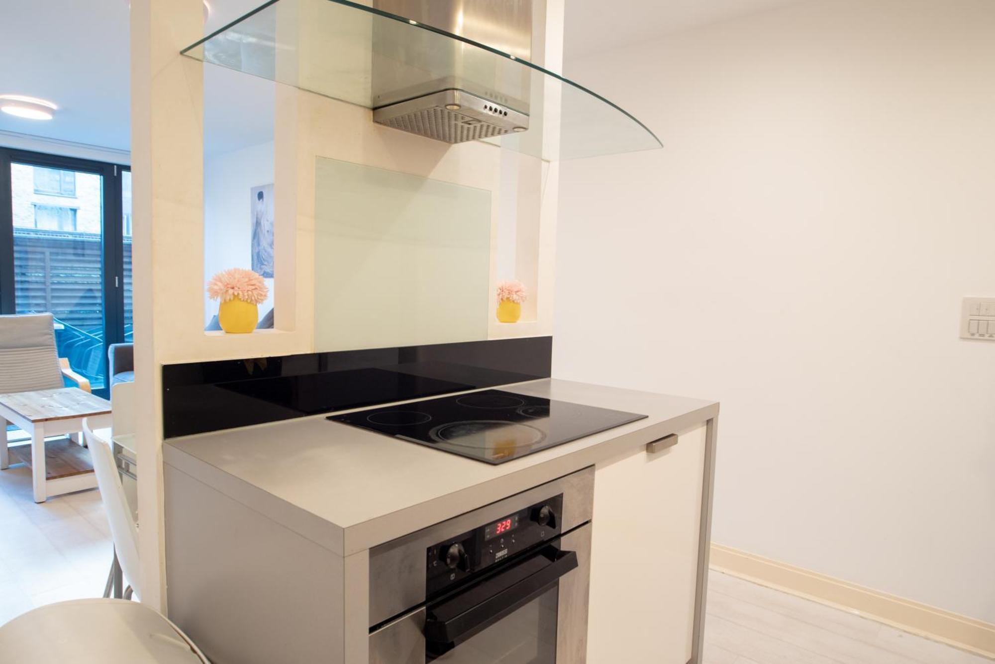 Two-Bedroom Luxury Apartment With Workspace, Free Secure Parking & Coffee Birmingham Esterno foto