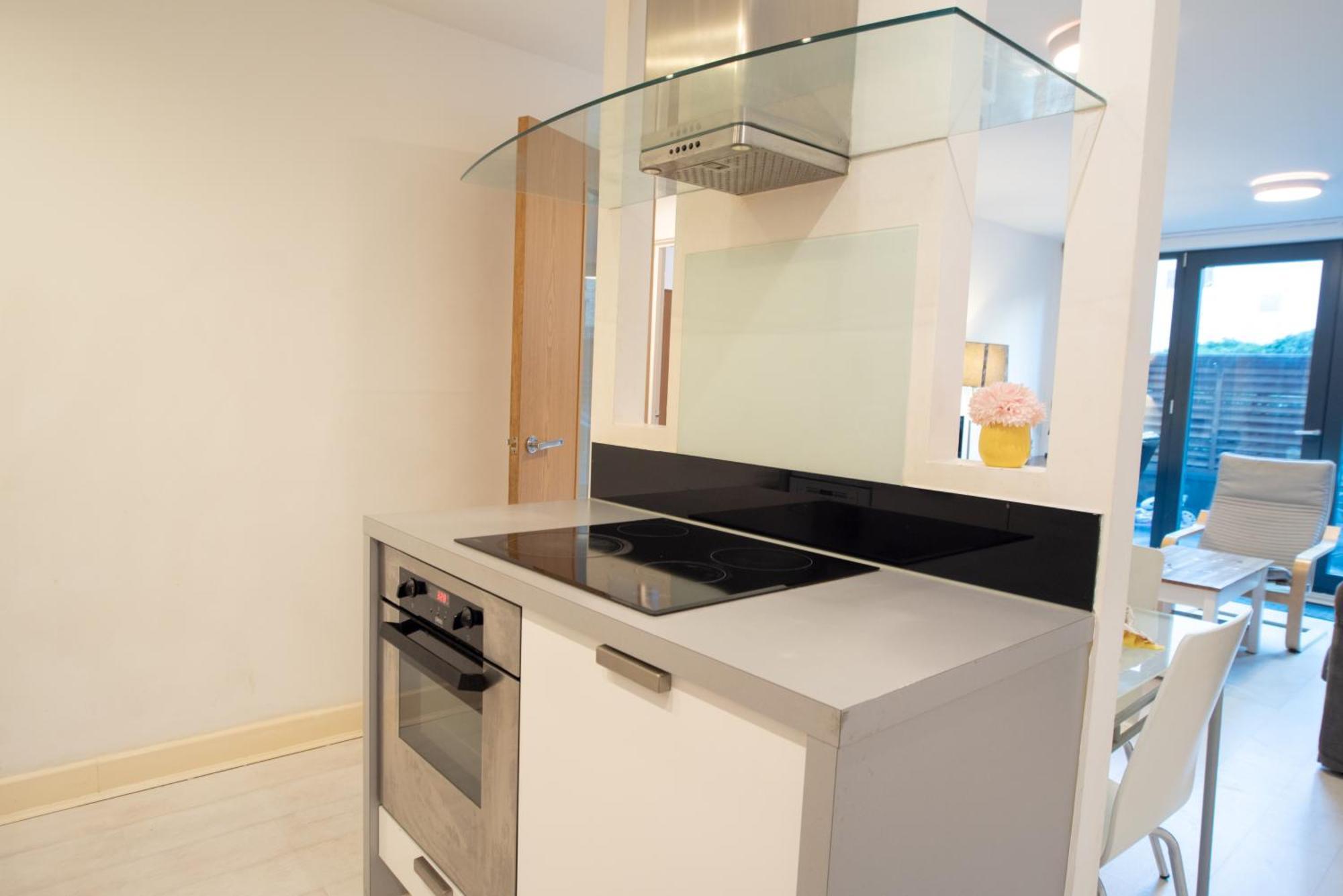 Two-Bedroom Luxury Apartment With Workspace, Free Secure Parking & Coffee Birmingham Esterno foto