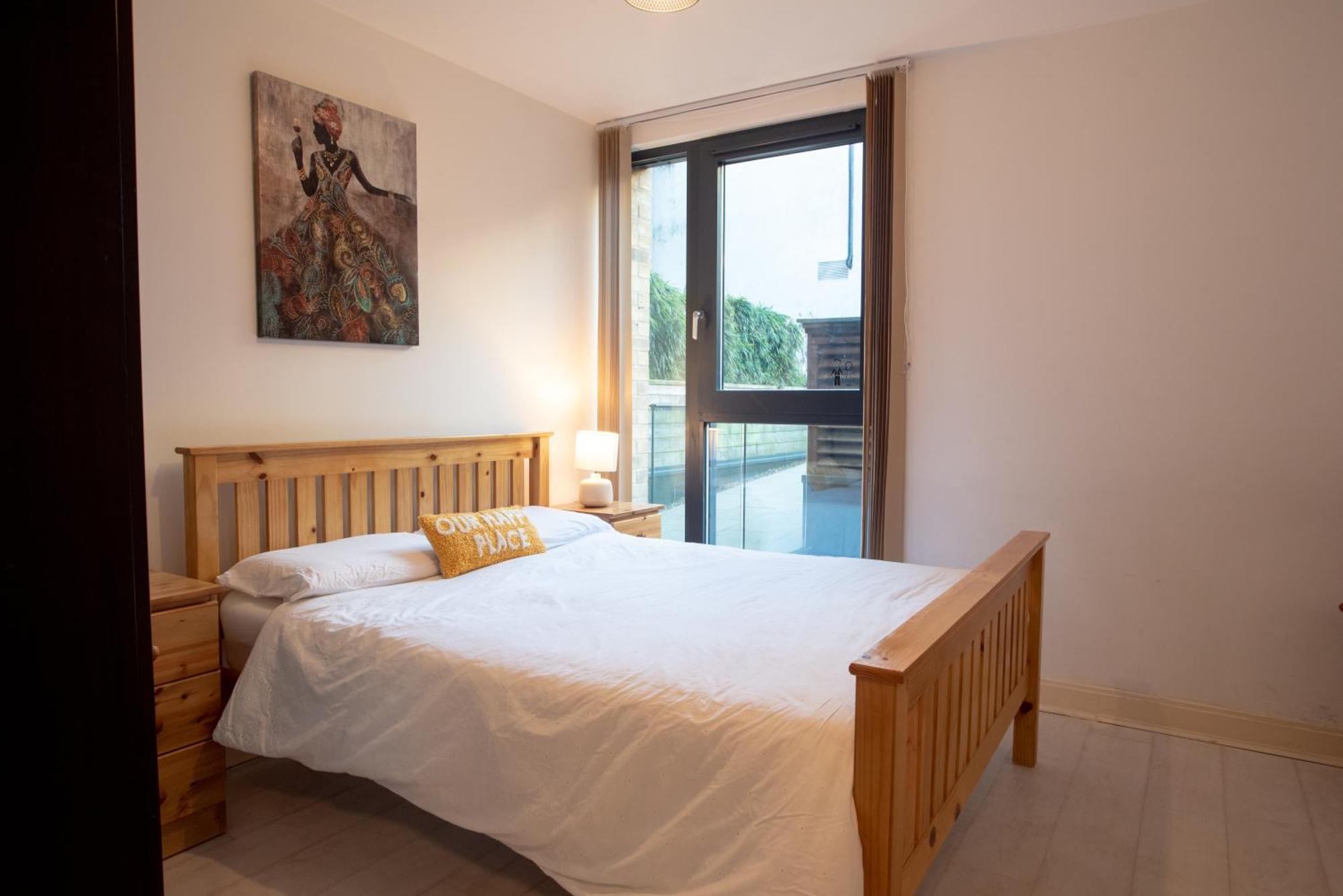Two-Bedroom Luxury Apartment With Workspace, Free Secure Parking & Coffee Birmingham Esterno foto