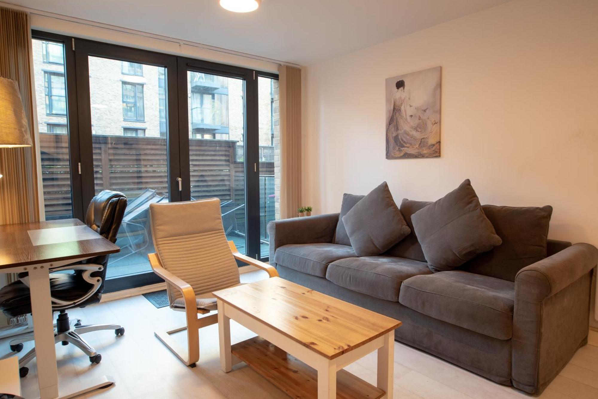 Two-Bedroom Luxury Apartment With Workspace, Free Secure Parking & Coffee Birmingham Esterno foto