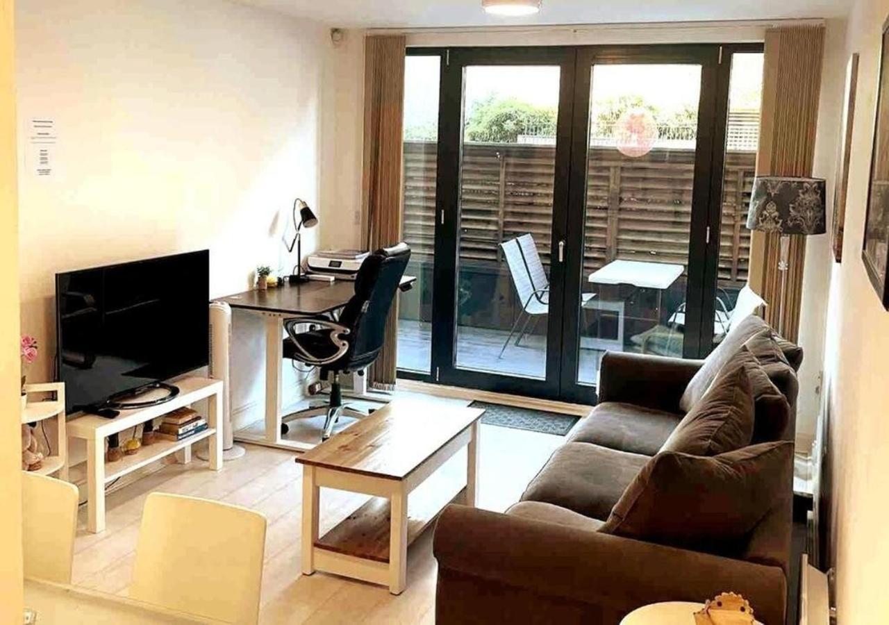Two-Bedroom Luxury Apartment With Workspace, Free Secure Parking & Coffee Birmingham Esterno foto